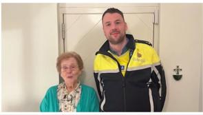 Gardaí share heartwarming story of two gardaí returning lost phone to elderly woman