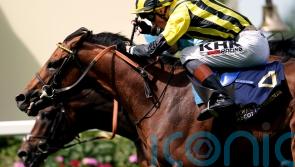 Eldar Eldarov battles to Queen’s Vase victory