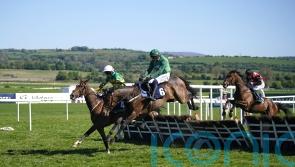 Townend irons out late problems to help Jasmin De Vaux pounce