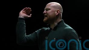 Andy Whing brands referee &rsquo;embarrassing&rsquo; after controversial Barrow defeat