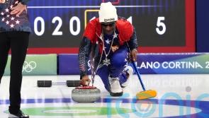 Snoop Dogg requests photo with British curlers at Winter Olympics