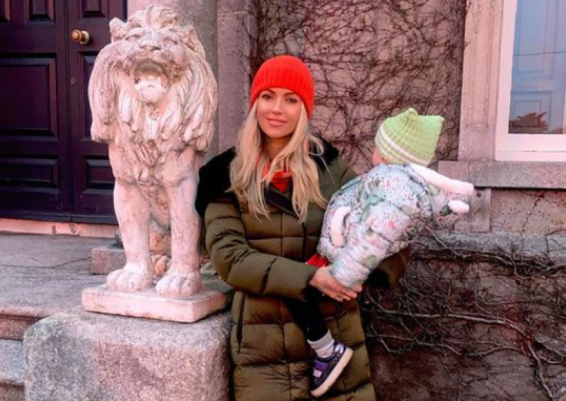 Rosanna Davison's surrogate unable to flee Kyiv for Ireland despite model's offer