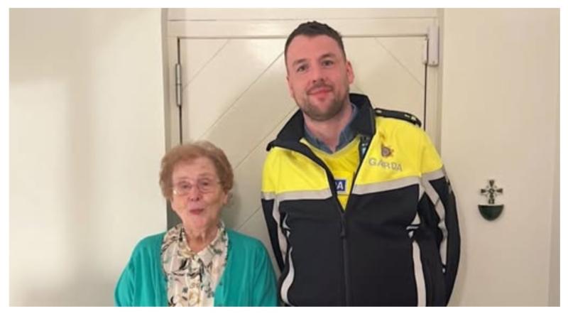Gardaí share heartwarming story of two gardaí returning lost phone to elderly woman