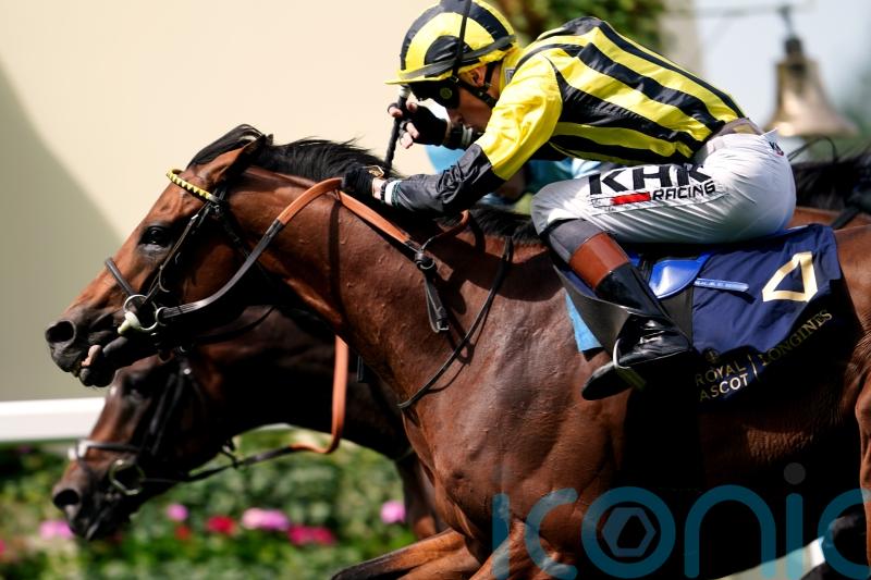 Eldar Eldarov battles to Queen’s Vase victory