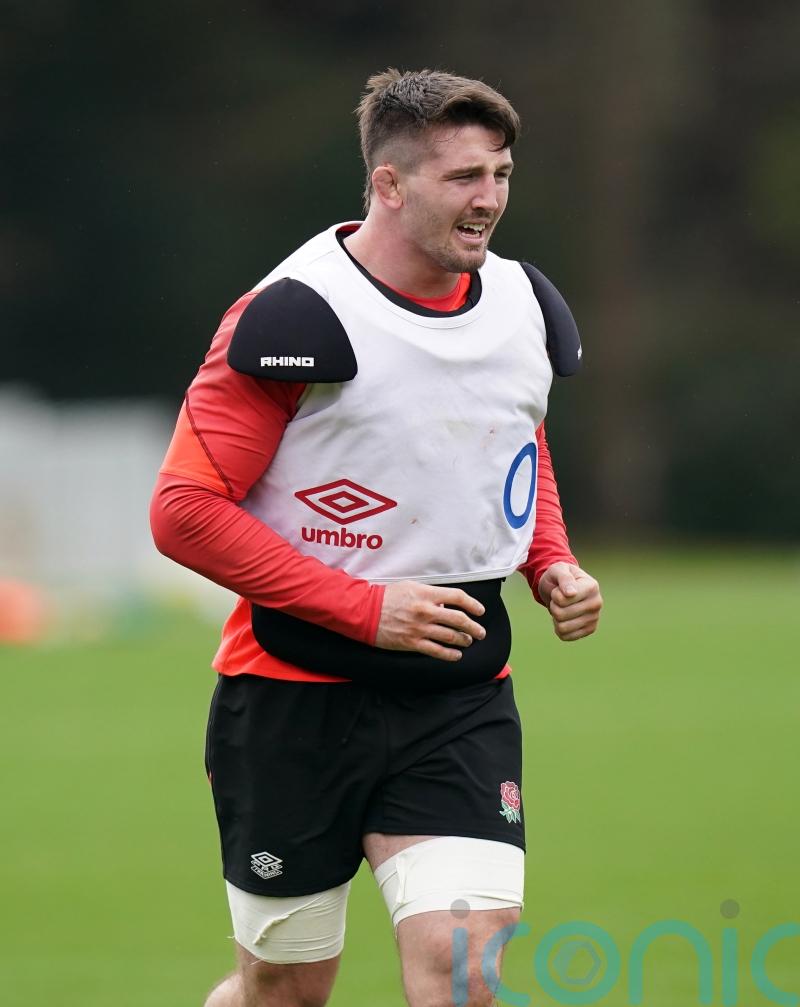 Tom Curry returns home from England tour due to concussion