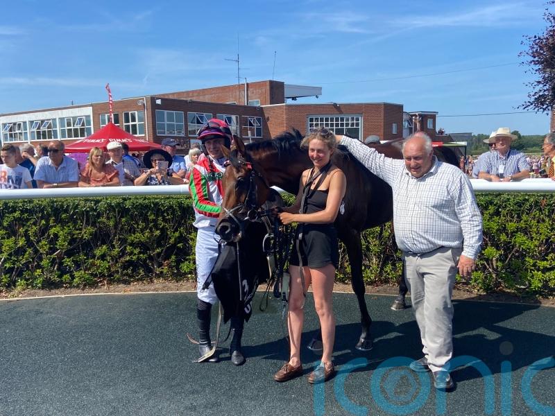 Francky Du Berlais retains Summer Plate title