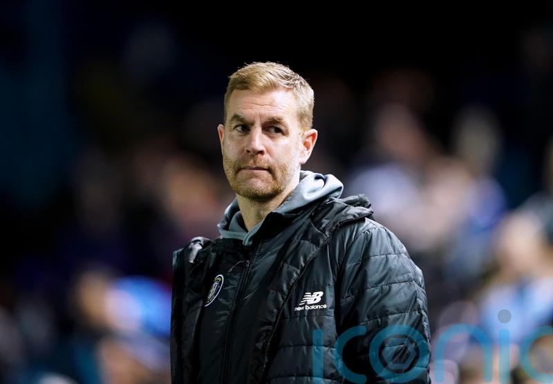 Simon Weaver calls on Harrogate players to ‘grow up’ after defeat at Crewe