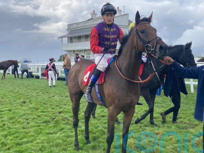 The Queen&rsquo;s runner Improvise denied close home at Epsom