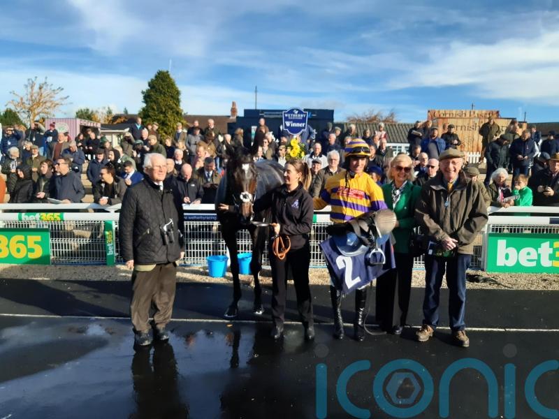 Gelino Bello made to battle on chasing bow