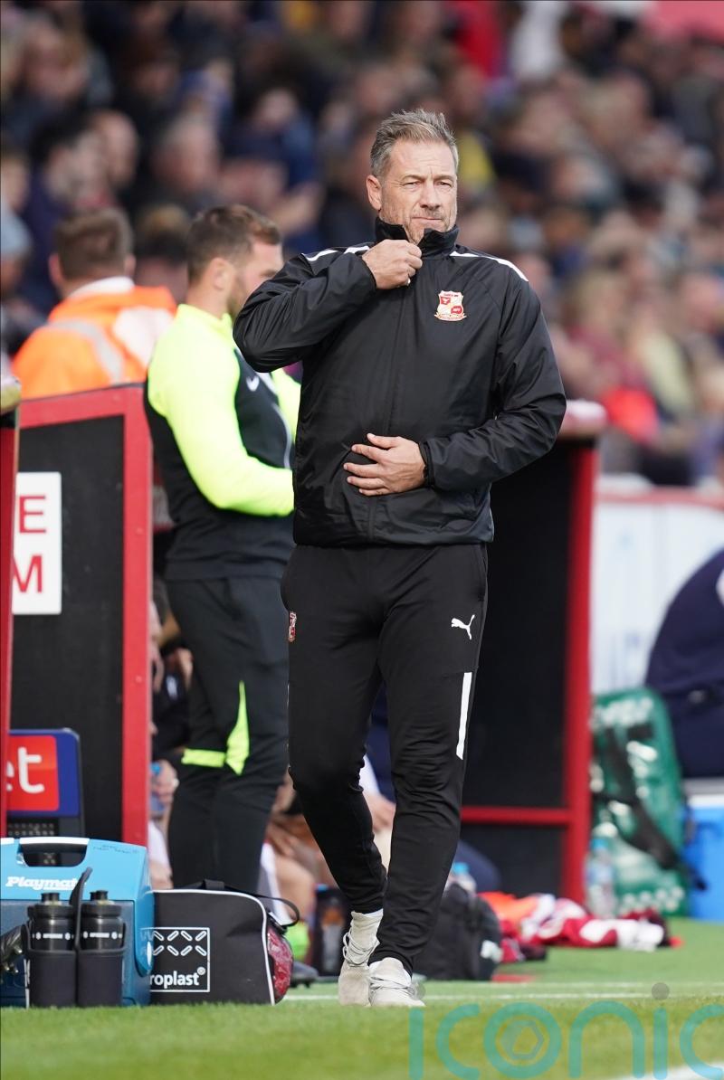 Scott Lindsey left frustrated as Swindon lose to Crewe