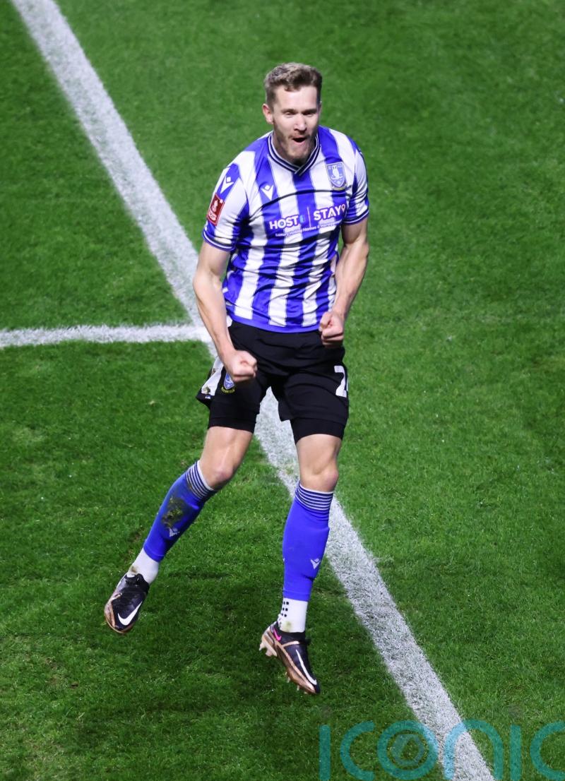 Michael Smith&rsquo;s late double sees Sheffield Wednesday edge past Mansfield