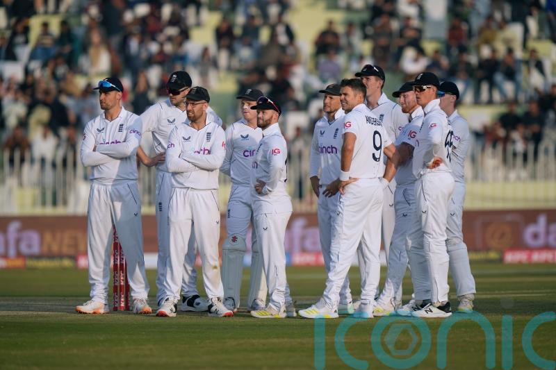 England made to toil after Pakistan pile on the runs in reply to 657 all out