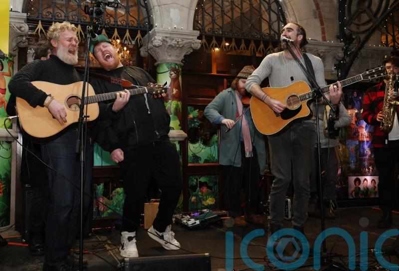 Glen Hansard calls out division over housing as Christmas Eve charity busk returns
