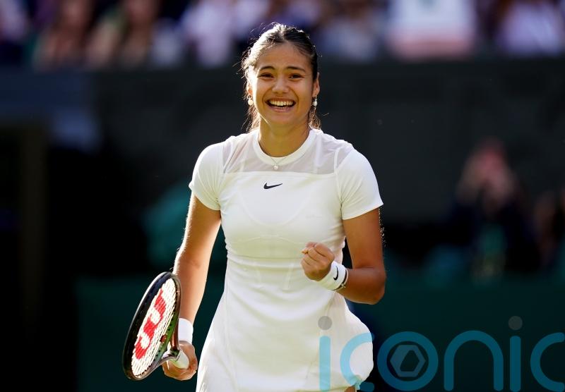 Emma Raducanu begins season with win over Linda Fruhvirtova in Auckland