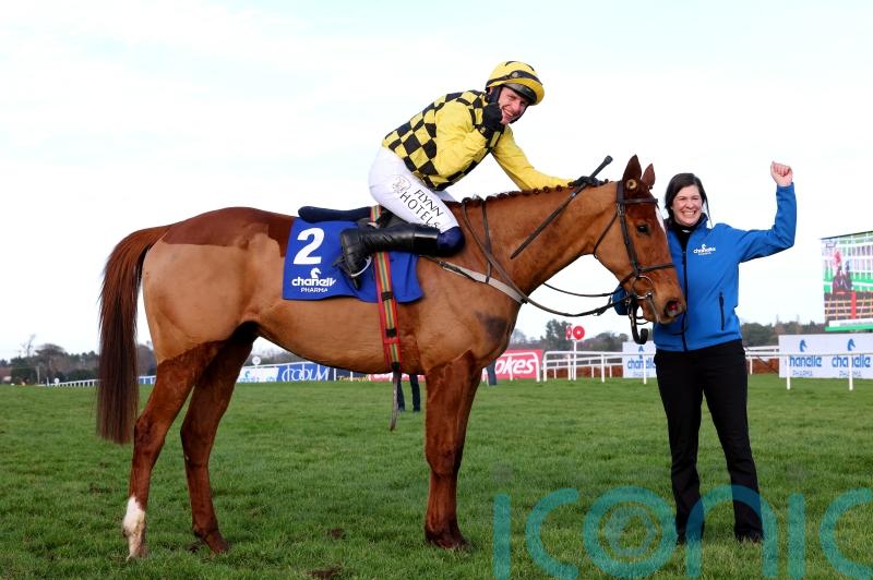 Henderson looks on with interest at impressive State Man