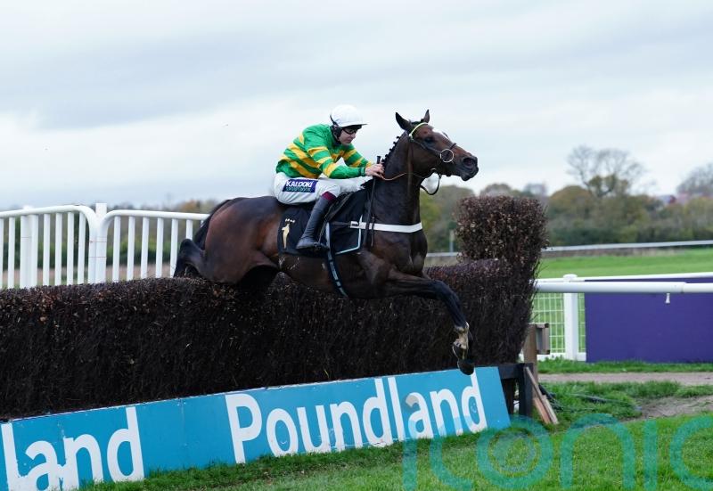 ‘Rusty’ Jonbon stays unbeaten over fences in Kingmaker at Warwick