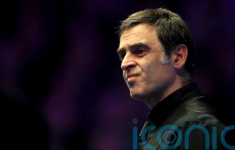 Ronnie O’Sullivan almost tipped over the edge by cue issues in Ross Muir clash
