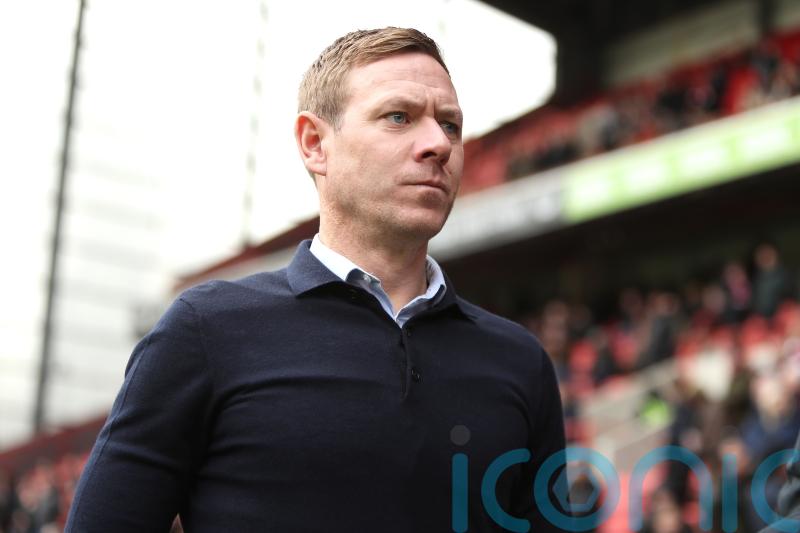 Oxford planning move for Charlton&rsquo;s Dean Holden in search for new manager