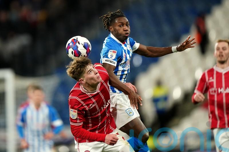 Goal-shy Huddersfield move off the foot of the Championship with draw