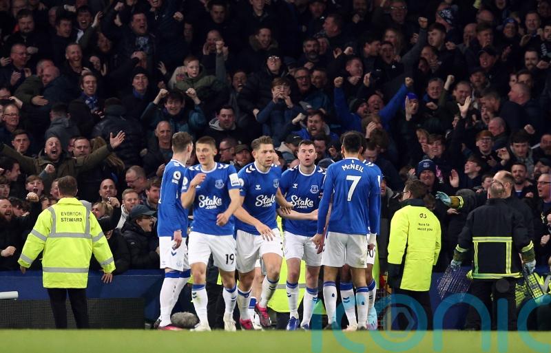 Michael Keane fires last-gasp rocket to earn Everton a point against Tottenham