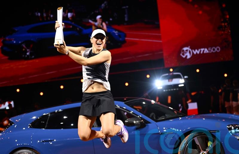 Iga Swiatek lays down marker to win Porsche Grand Prix