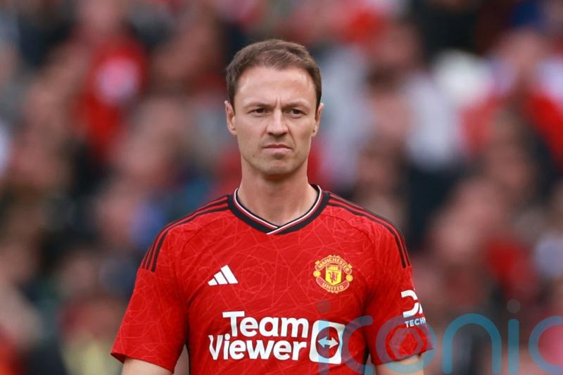 Man United keen to sign Jonny Evans despite Harry Maguire&rsquo;s transfer collapse