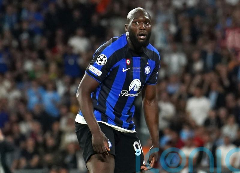 Chelsea loan Romelu Lukaku to Roma on season-long deal