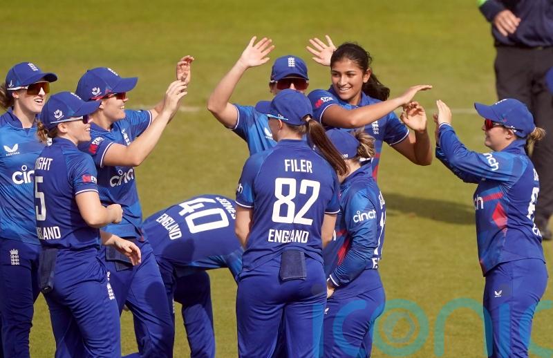 They were great – Amy Jones lauds England debutants Mahika Gaur and Lauren Filer