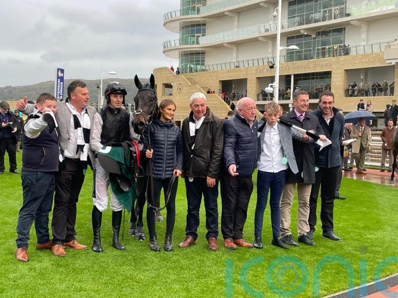 Flooring Porter impresses on Cheltenham chasing debut