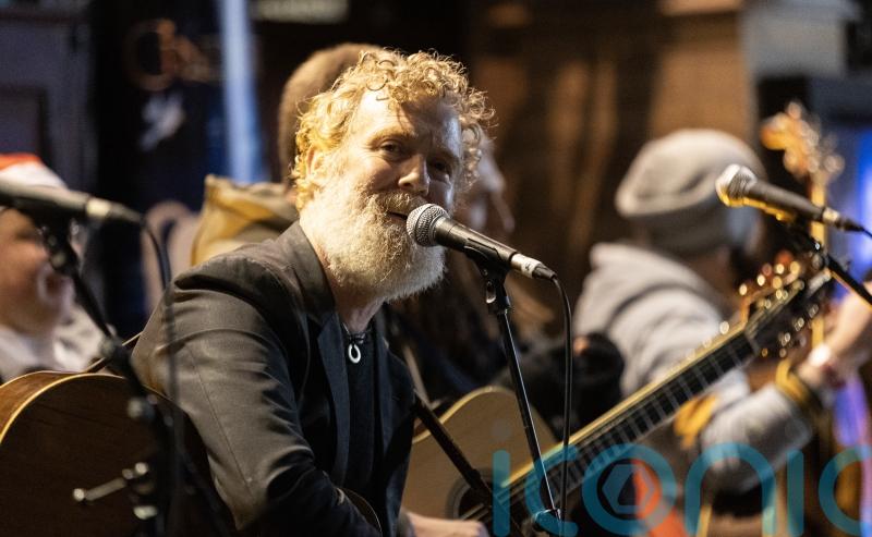 ‘Fairytale’ of Dublin as crowd sings along to Christmas Eve charity busk