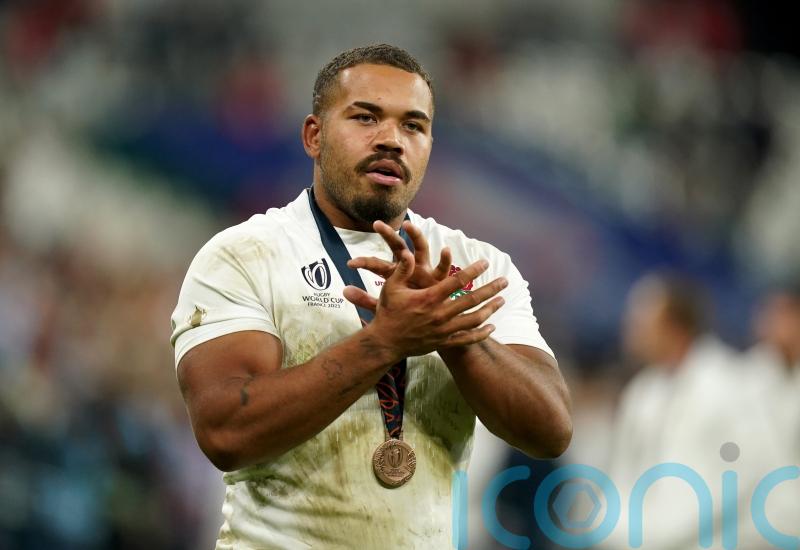 England’s midfield options dwindling as Ollie Lawrence and Oscar Beard withdraw