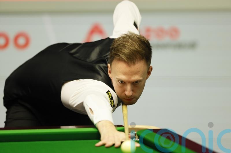Judd Trump on top against wasteful Hossein Vafaei