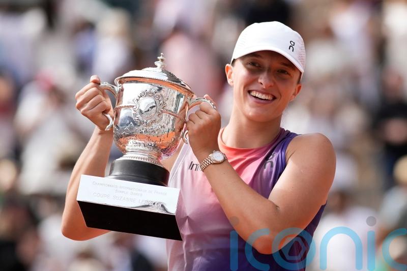 &lsquo;Queen of Clay&rsquo; Iga Swiatek races to third straight French Open title