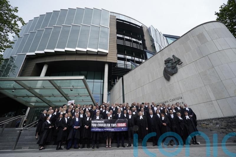 Criminal barristers withdraw services across the country in second day of action