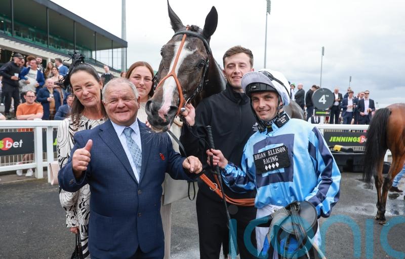 Onesmoothoperator out to book Melbourne spot in Geelong Cup