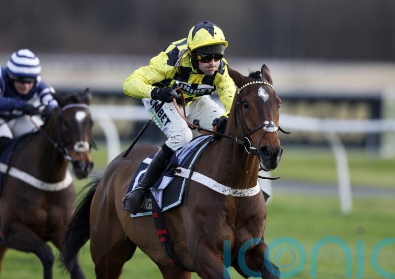 Sir Gino on course for Kempton clash with Ballyburn over fences