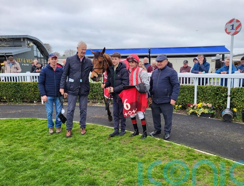 Sunchart shines once more in Naas feature