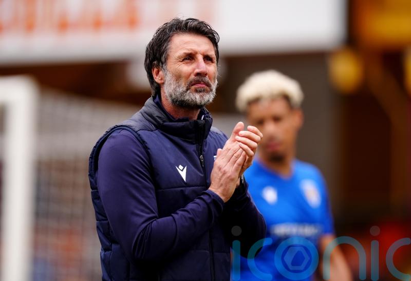 Danny Cowley praises ‘relentless’ Colchester after draw with 10-man Crewe