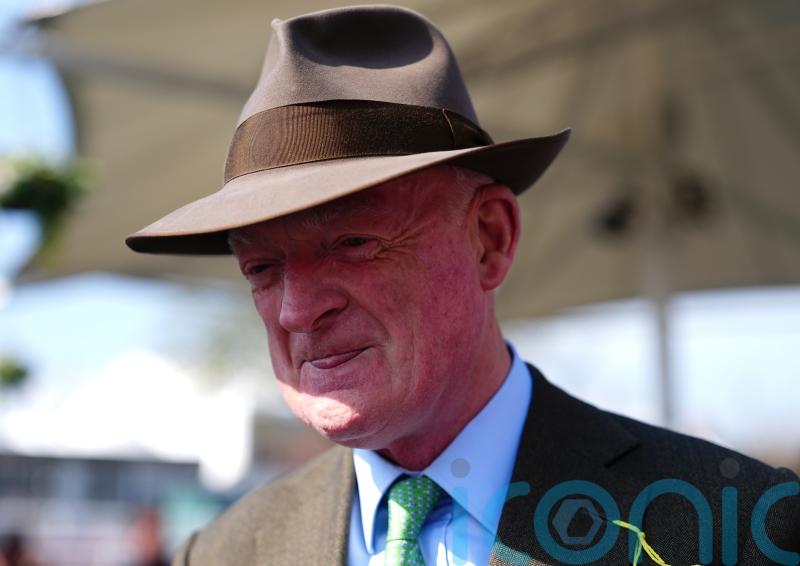 Mullins closes in on Skelton in trainers’ title battle