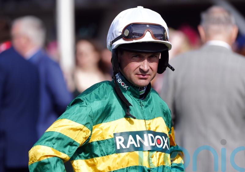 De Boinville taken to hospital following Plumpton fall