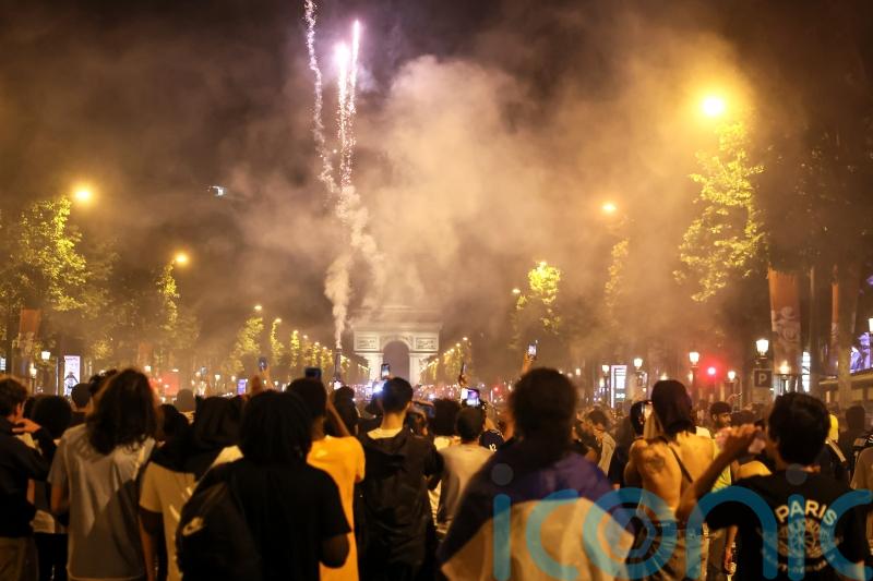 Paris St Germain victory parade in Paris to go ahead despite clashes with police