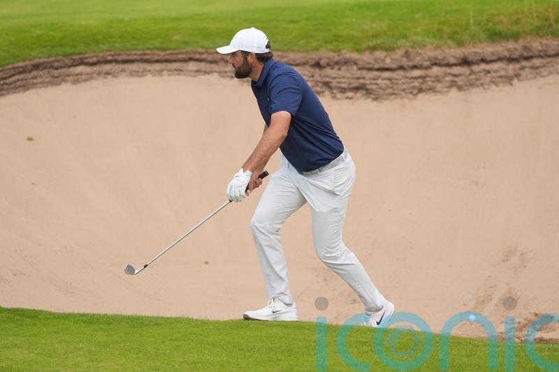 Scottie Scheffler in command despite double-bogey