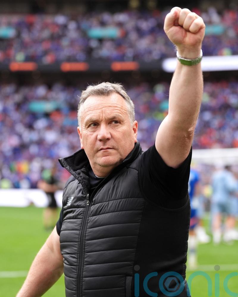 Micky Mellon hails Oldham matchwinner Mike Fondop during tough period