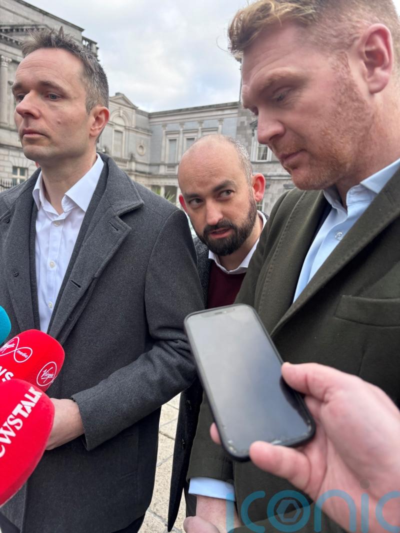 Hayes apologises for wearing ‘brown makeup’ in Obama impersonation