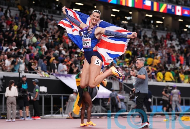 Amy Hunt wins 200m silver at World Championships in Tokyo