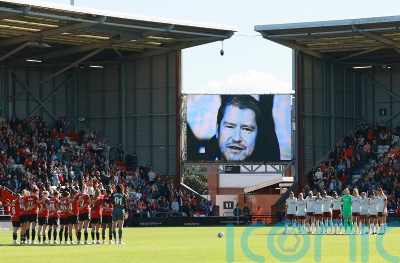 Liverpool Women pay tribute to Matt Beard ahead of Sunderland cup clash