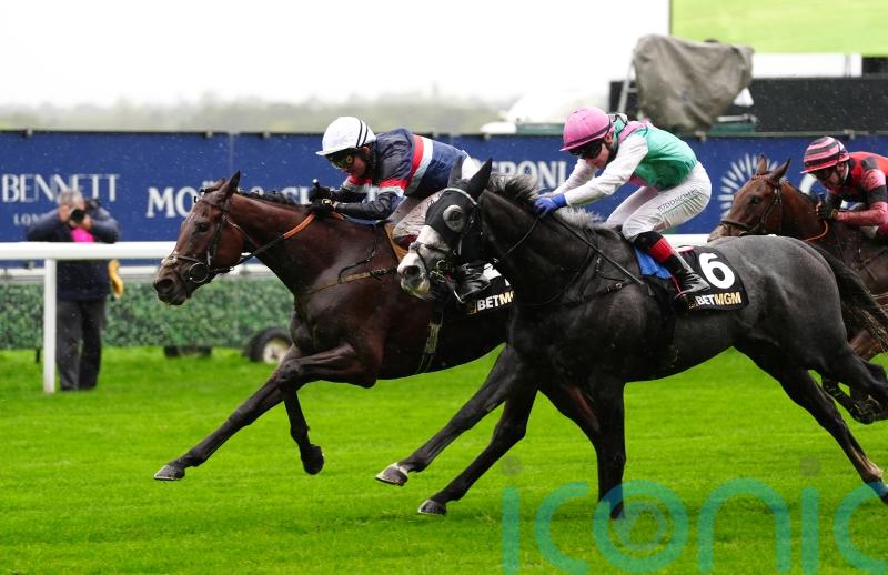 Fantasy World shocks Ascot rivals with 20-1 success