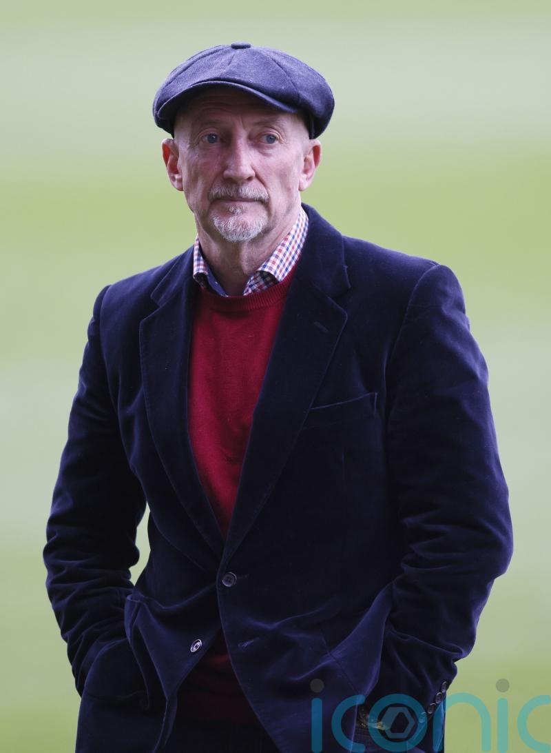 Ian Holloway tells critical fans to &lsquo;jog on&rsquo; as Swindon stay second