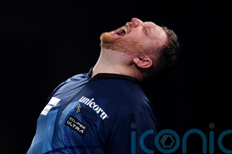 Cameron Menzies apologises for punching table after defeat to Charlie Manby