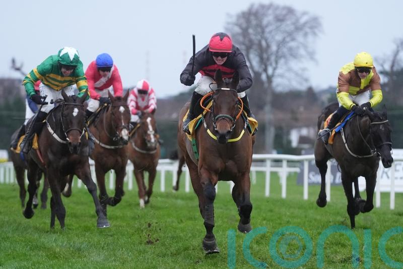 Affordale Fury brushes aside big names to secure Savills Chase title